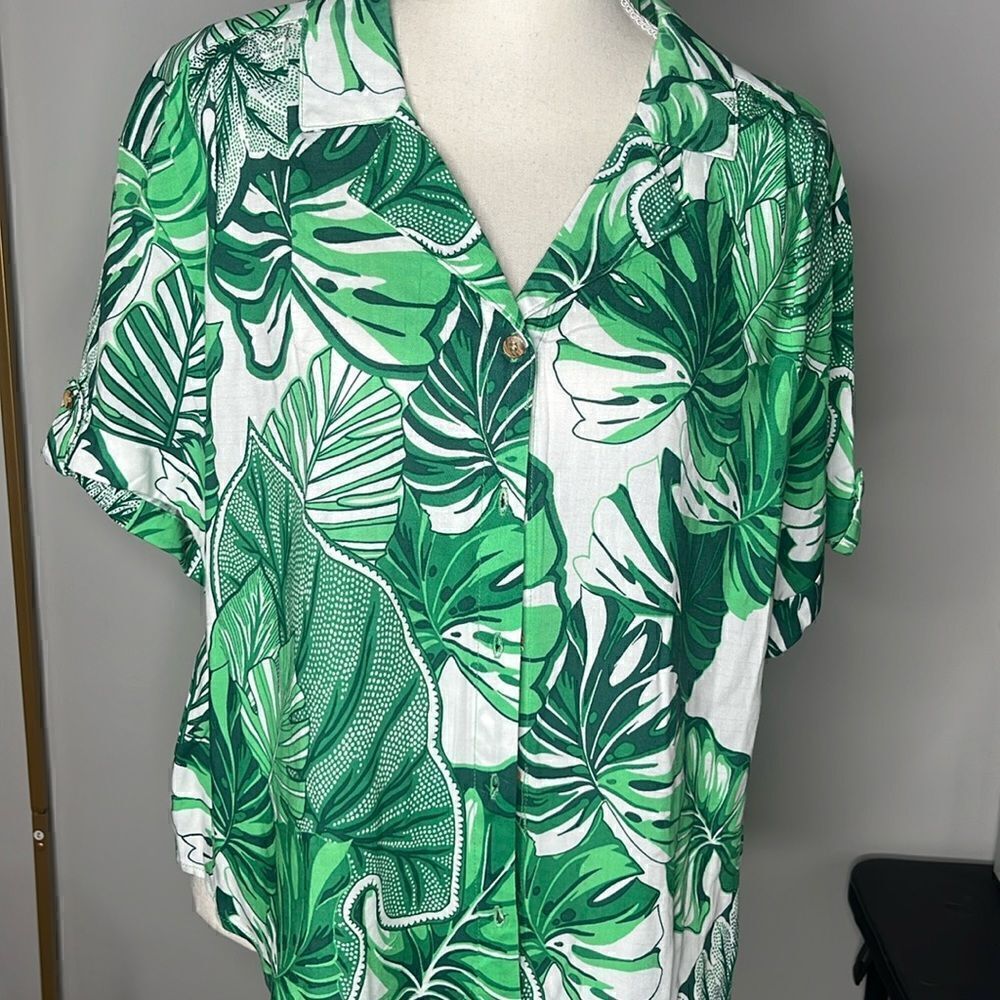 Jane and Delancey XL Women’s Button Up Shortsleeve Green Palm Trees